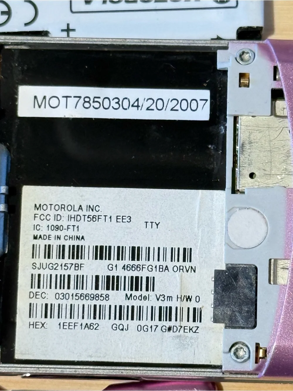 2-Motorola RAZR V3/M Pink/Hot-Pink Flip Cell Phones Turns On UNTESTED-No Charg!